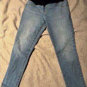 Isabel Maternity by Ingrid & Isabel Light Wash Skinny Crop Jeans Size 8